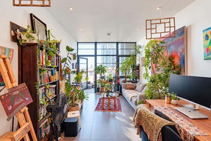 2 Bedroom Apartment For Sale In Powis Street, London, SE18