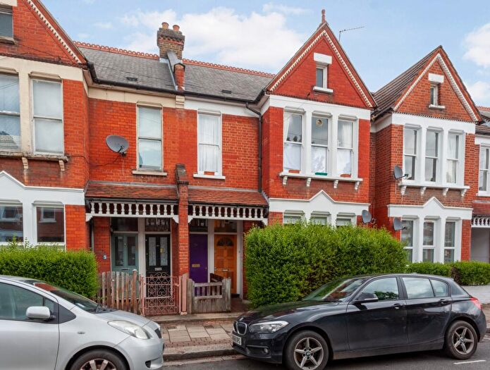 2 Bedroom Flat To Rent In Yukon Road, Clapham South, SW12