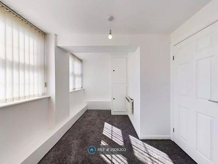 2 Bedroom Flat To Rent In Robinson Row, Hull, HU1