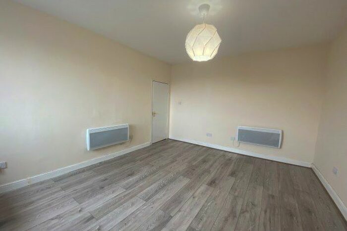 2 Bedroom Flat To Rent In Oldham Street, Hyde, SK14