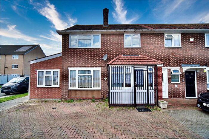 3 Bedroom End Of Terrace House For Sale In Bevan Avenue, Barking, IG11