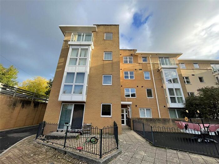 2 Bedroom Apartment To Rent In Richmond Court, Exeter, Devon, EX4