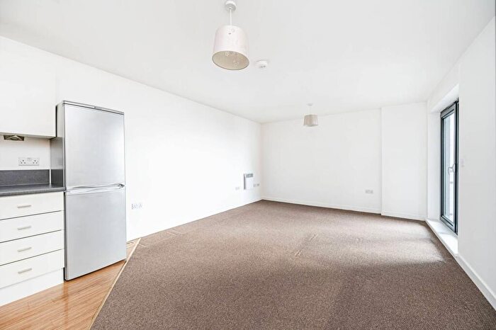 1 Bedroom Flat To Rent In Cunningham Court, Leyton, London, E10
