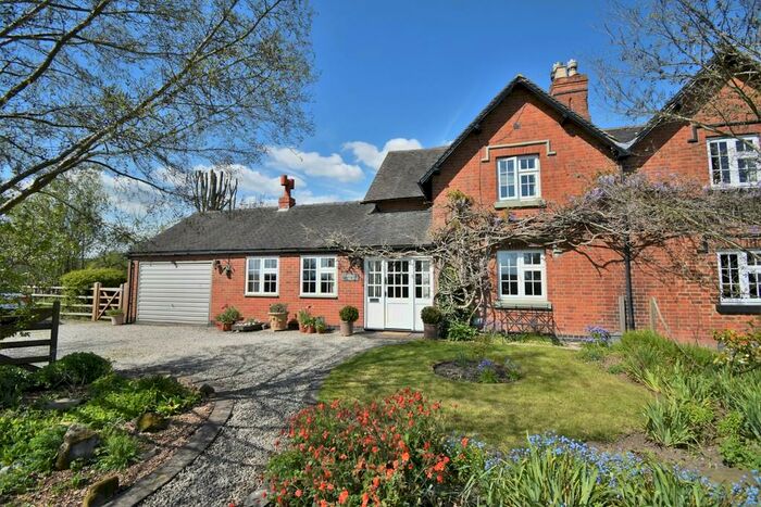 3 Bedroom Cottage For Sale In Dunstall, Burton-on-Trent, DE13