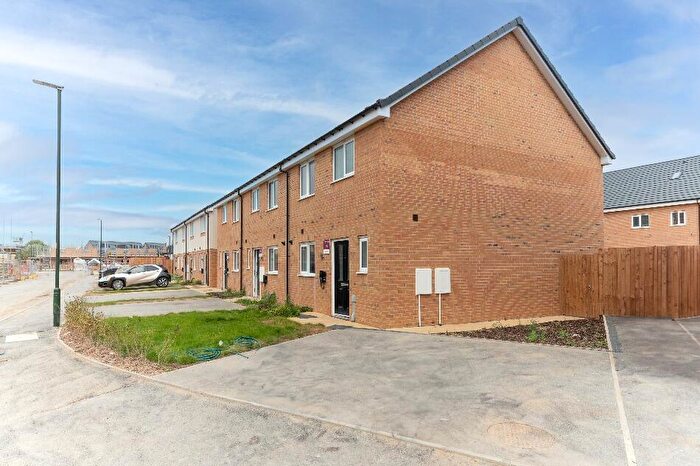 3 Bedroom End Of Terrace House For Sale In Hopkinson Way, Scartho Top, Grimsby, DN33