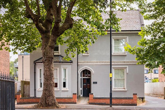 2 Bedroom Flat For Sale In Avenue Road, Leamington Spa, CV31