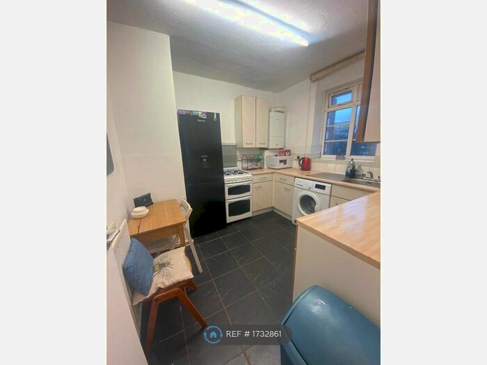 5 Bedroom Flat To Rent In Brooksbank House, London, E9