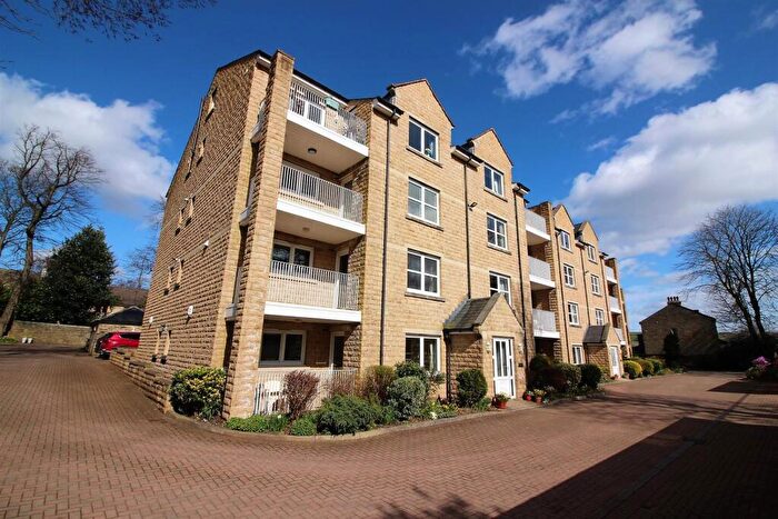 2 Bedroom Flat For Sale In Ravenscliffe Close, Skircoat Green, Halifax, HX3