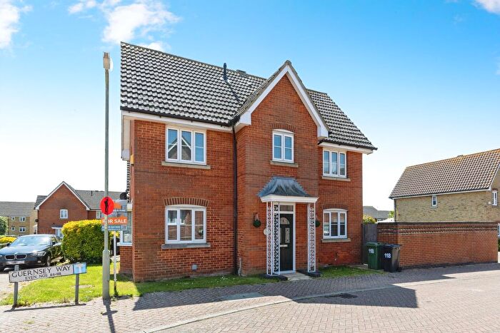 3 Bedroom End Of Terrace House For Sale In Guernsey Way, Ashford, TN24