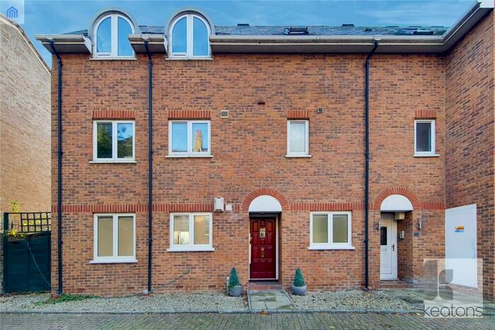 2 Bedroom Flat To Rent In Royal Victor Place, Old Ford Road, Bow, London, E3