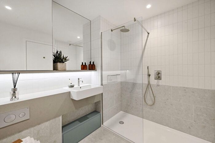 2 Bedroom Flat For Sale In Brent Cross Town, Brent Cross, NW2