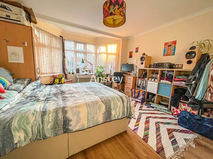 3 Bedroom Flat To Rent In Ripstone Gardens, Southampton, SO17