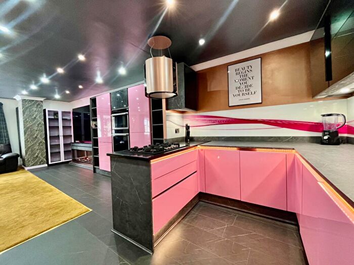 2 Bedroom Flat To Rent In Pavilion Way, Pudsey, LS28