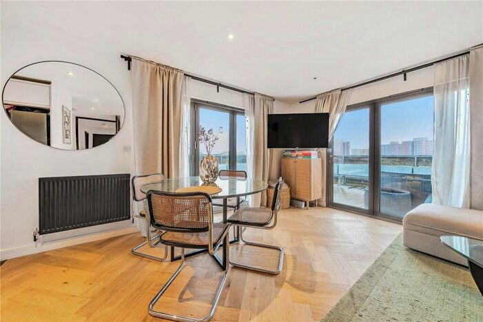 2 Bedroom Apartment To Rent In New Cross Road, London, SE14