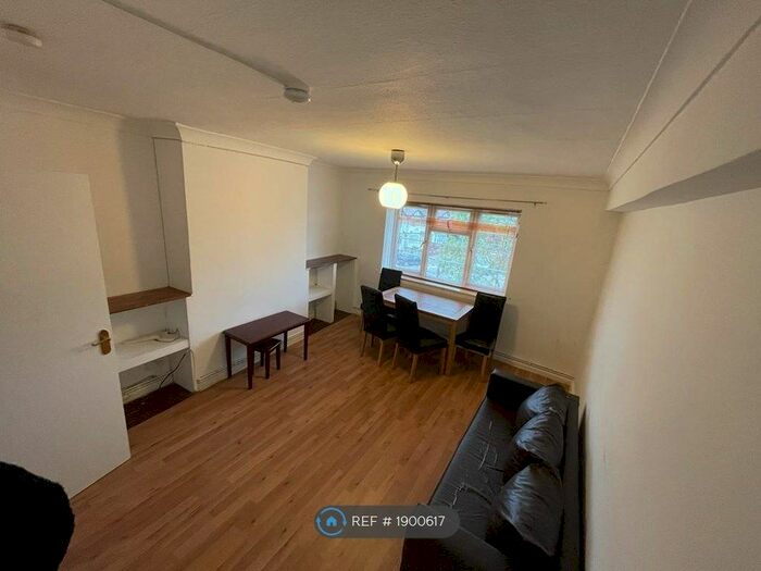 2 Bedroom Flat To Rent In Charlton Court, London, E6