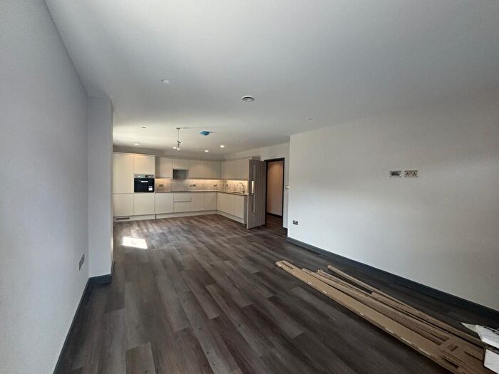 3 Bedroom Apartment To Rent In Harrow Road, London, E11