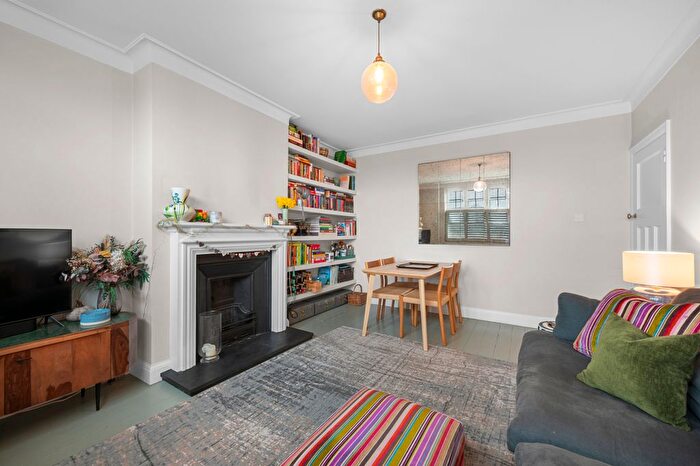 2 Bedroom Flat For Sale In Portsmouth Road, Surbiton, KT6