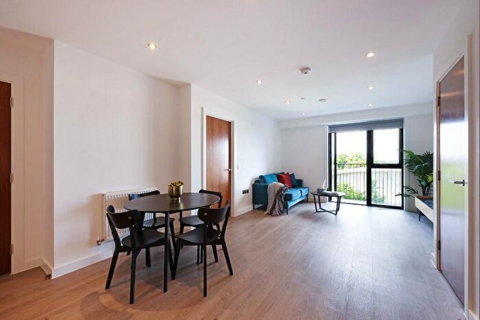2 Bedroom Flat To Rent In Sienna House, Sutton, London, SM1