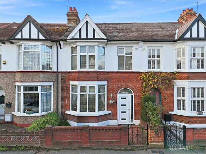 3 Bedroom Terraced House For Sale In Waverley Road, South Woodford, E18