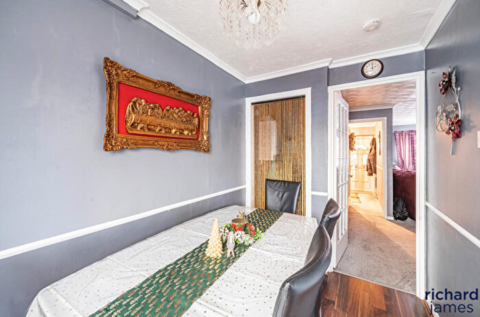 3 Bedroom End Of Terrace House For Sale In Eliot Close, Liden, SN3