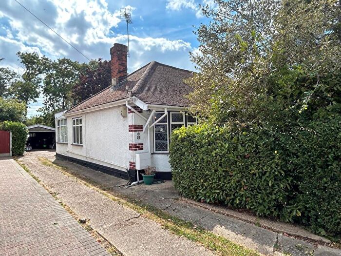 3 Bedroom Semi-Detached Bungalow For Sale In Woodham Road, Benfleet, SS7