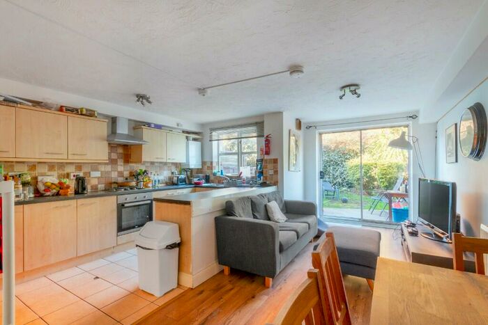 1 Bedroom House Of Multiple Occupation To Rent In Plough Way, London, SE16