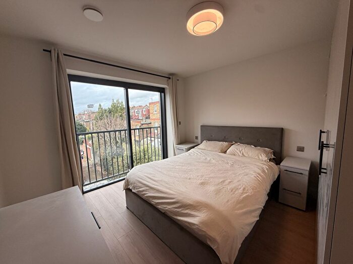 2 Bedroom Flat To Rent In Uxbridge Road, London, W5