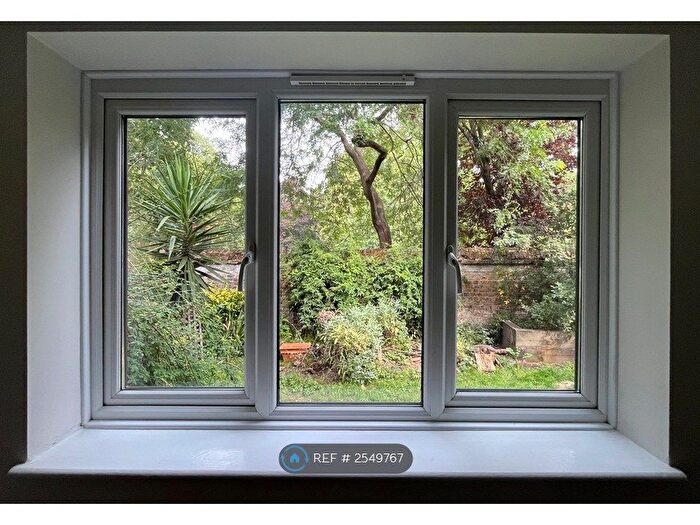 1 Bedroom Flat To Rent In Neville Court, London, SE5