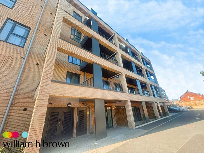 3 Bedroom Flat To Rent In High Road, Romford, RM6