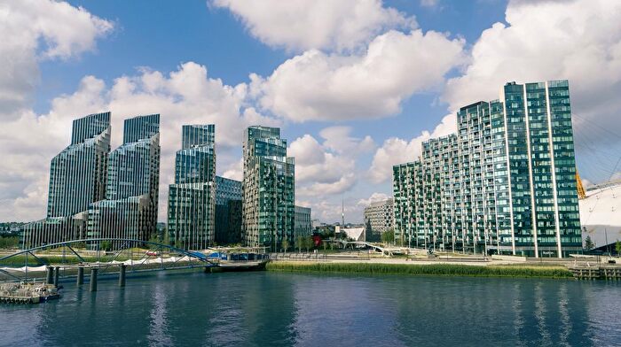 2 Bedroom Flat For Sale In Peninsula Riverfront, Greenwich, SE10