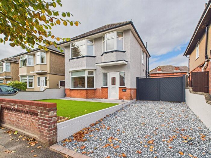 3 Bedroom Detached House For Sale In Clingan Road, Southbourne, Bournemouth, BH6