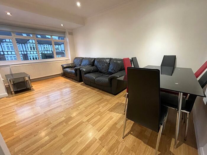 2 Bedroom Flat To Rent In Holyrood Road, Barnet, EN5