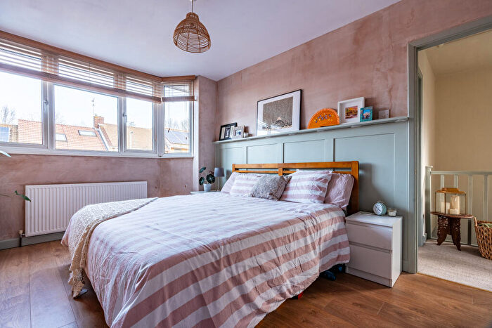 3 Bedroom End Of Terrace House For Sale In Queensholm Drive, Bromley Heath, BS16