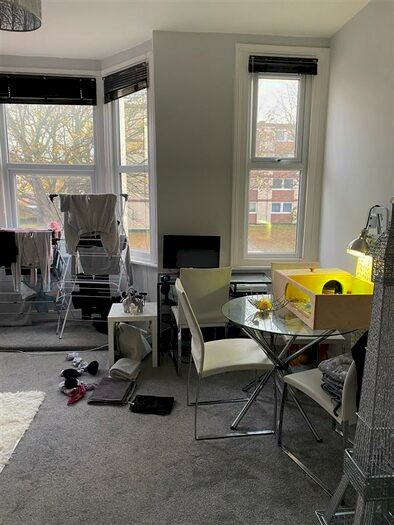 1 Bedroom Flat To Rent In East Street, SS2