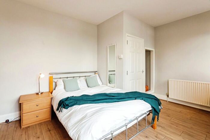 5 Bedroom House To Rent In Rolleston Drive, Nottingham, NG7