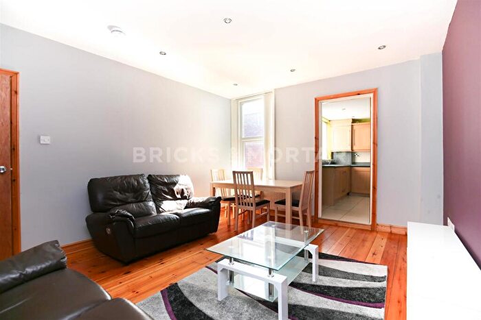 2 Bedroom Flat To Rent In (£.pppw) Warwick Street, Heaton, Newcastle Upon Tyne, NE6