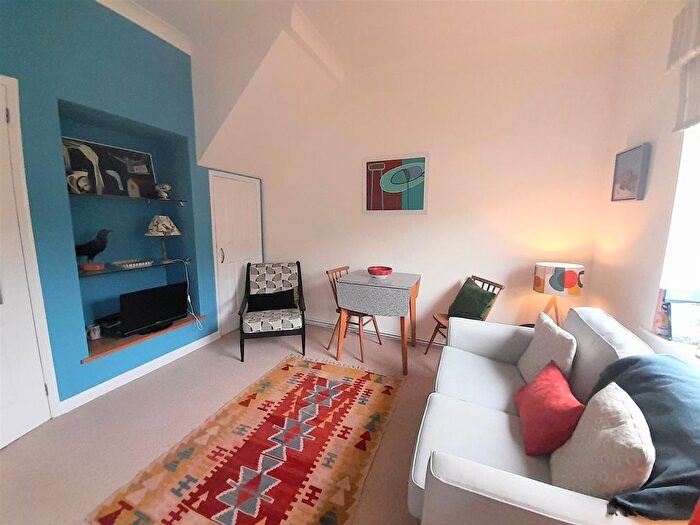 2 Bedroom Flat For Sale In Victoria Road, Dartmouth, TQ6