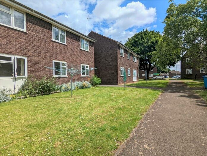 2 Bedroom Flat To Rent In Brambleside, Brambleside, Kettering, NN16
