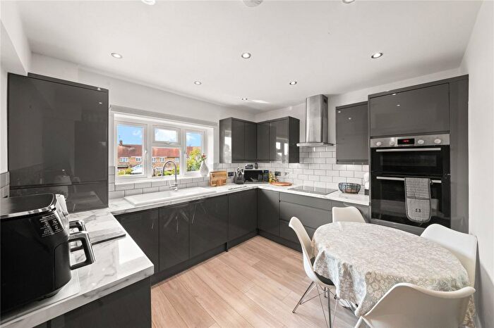 2 Bedroom Maisonette For Sale In Ash Grove, Harefield, Uxbridge, UB9