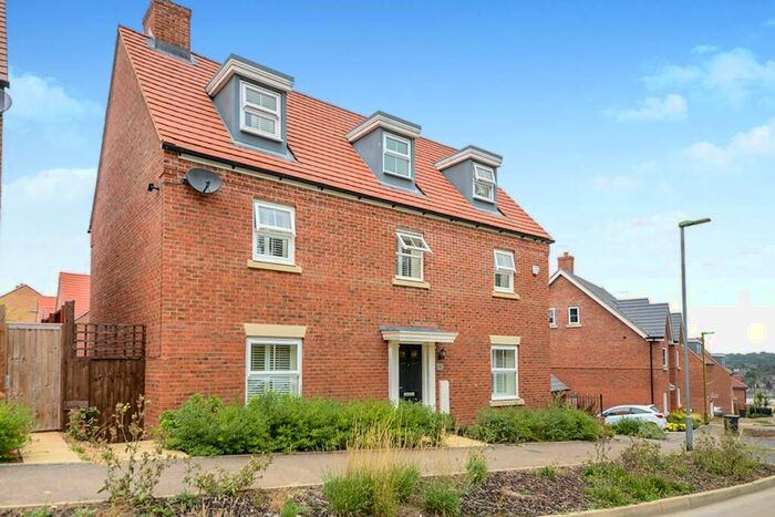 5 Bedroom Detached House To Rent In Shearwater Road, Hemel Hempstead, Hertfordshire, HP3