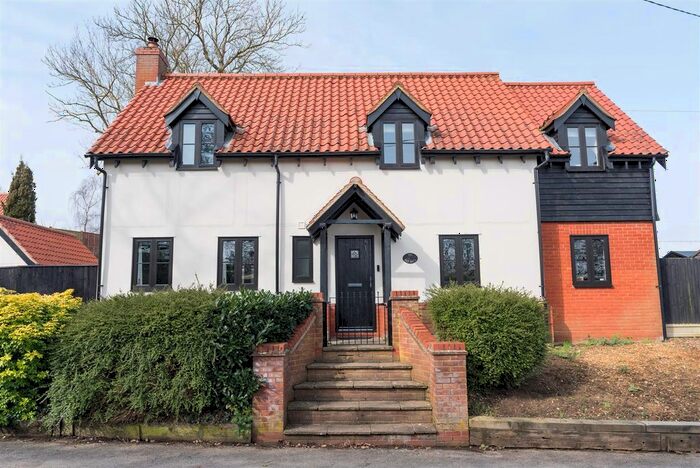4 Bedroom Detached House For Sale In The Old Hall, School Hill, Copdock, IP8