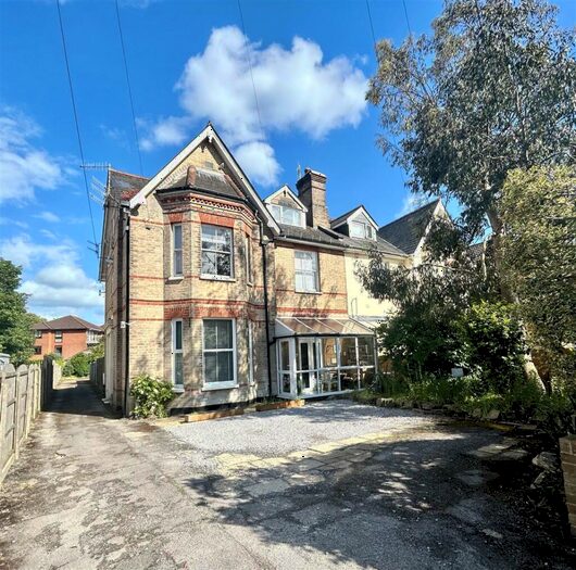 2 Bedroom Flat To Rent In Alum Chine Road, BH4