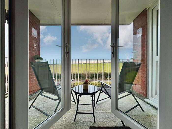 2 Bedroom Flat For Sale In Wyndley Close, Four Oaks, Sutton Coldfield, B74