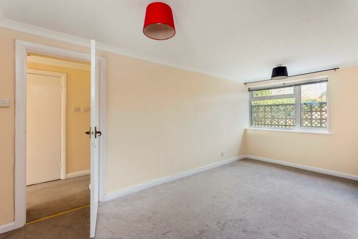 2 Bedroom Maisonette To Rent In Reigate Hill Reigate, RH2