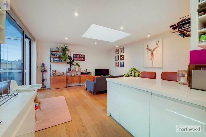 2 Bedroom Flat To Rent In 69 Gipsy Road, West Norwood, London, SE27