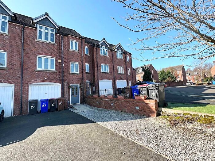 4 Bedroom Town House To Rent In Brattice Drive, Manchester, M27