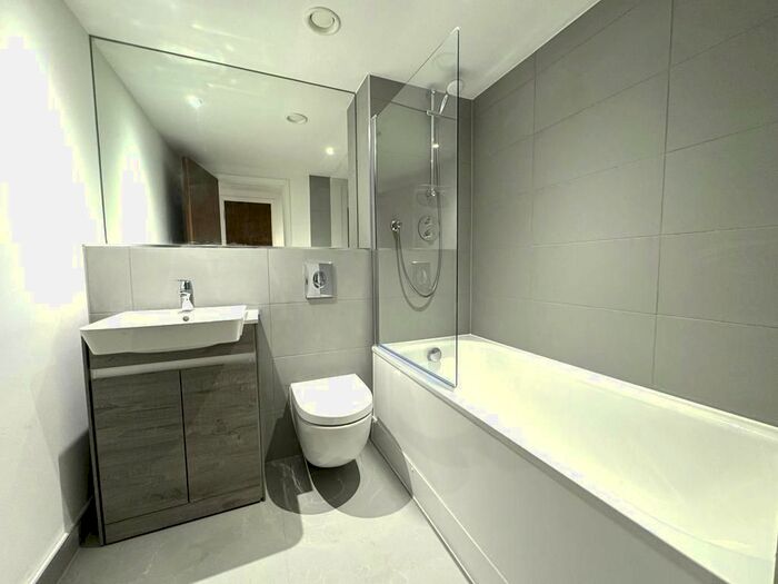 1 Bedroom Flat To Rent In Market Street, Bracknell, RG12