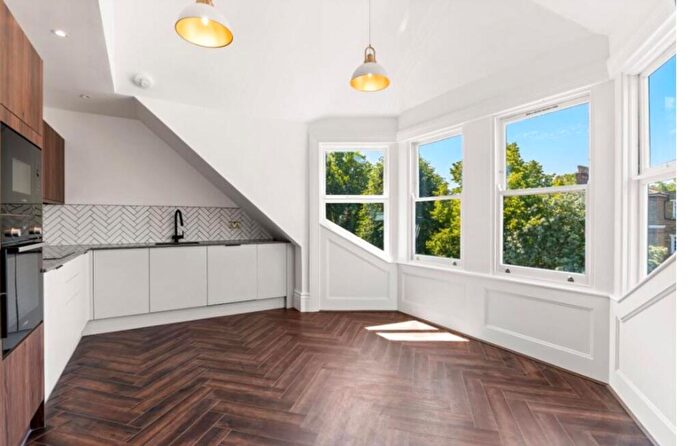 2 Bedroom Apartment To Rent In Hillmarton Road, London, N7
