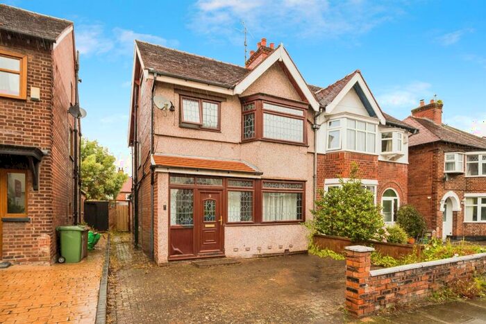 3 Bedroom Semi-Detached House For Sale In St. Johns Road, Wirral, CH62