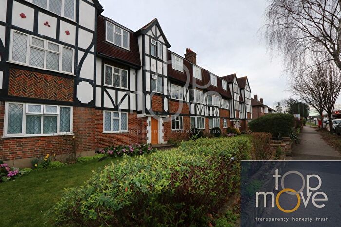 2 Bedroom Flat To Rent In Melrose Tudor, Wallington, SM6